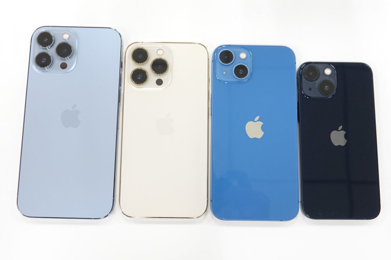 左から「iPhone 13 Pro Max」、「iPhone 13 Pro」、「iPhone 13」、「iPhone 13 mini」