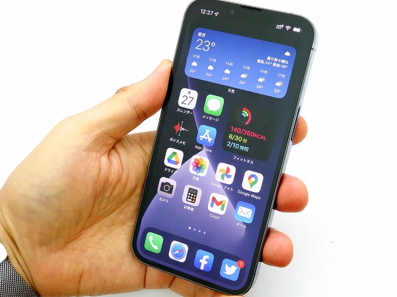 iPhone 13 Proを購入。使用中のiPhoneがiPhone 12 Proのゴールドで、気分を変えるために今回は新色のシエラブルーにした