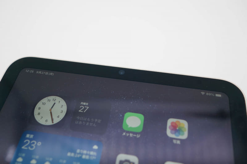 フロントカメラ。実は超広角という尖った性能を持つ