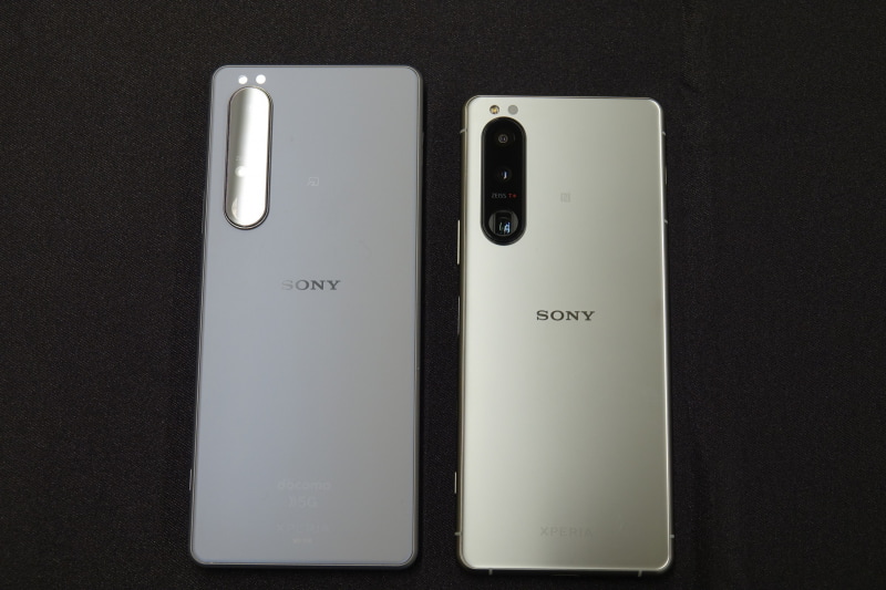 Xperia 1 III（左）とXperia 5 III（右）