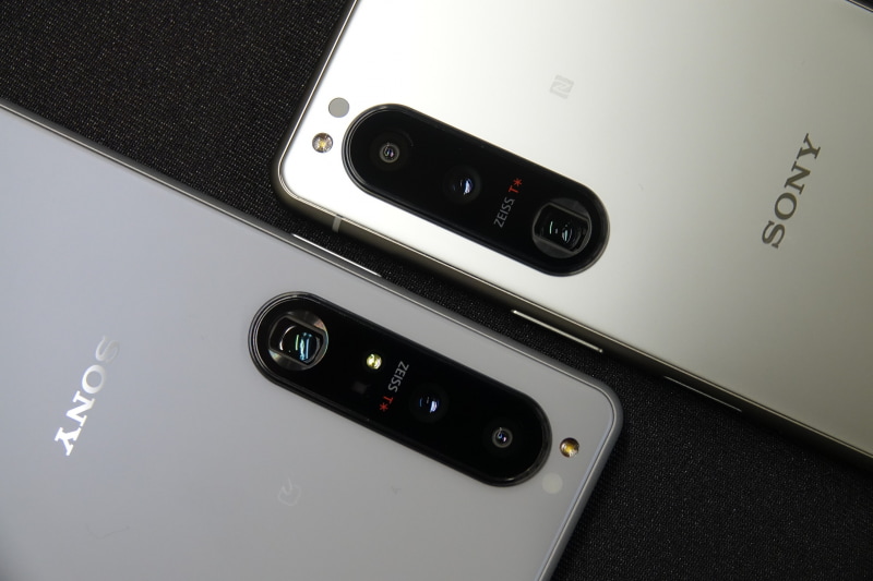 Xperia 1 III（左）とXperia 5 III（右）