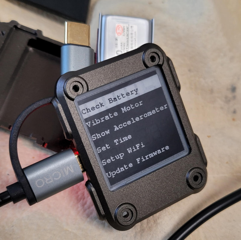 Watchy単体でも4つのボタンを使って様々な設定は可能だ