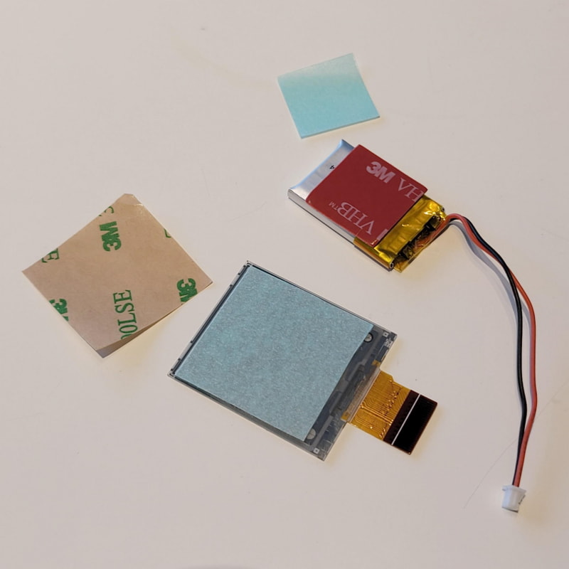 大丈夫そうだったら各パーツを付属の両面テープを使って貼り付ける