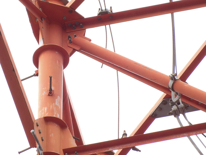 2000mm相当にすると鉄塔てっぺんを詳細に観察できる。