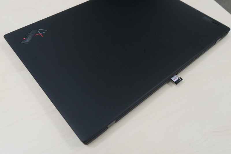 SIMスロットが備えられる
