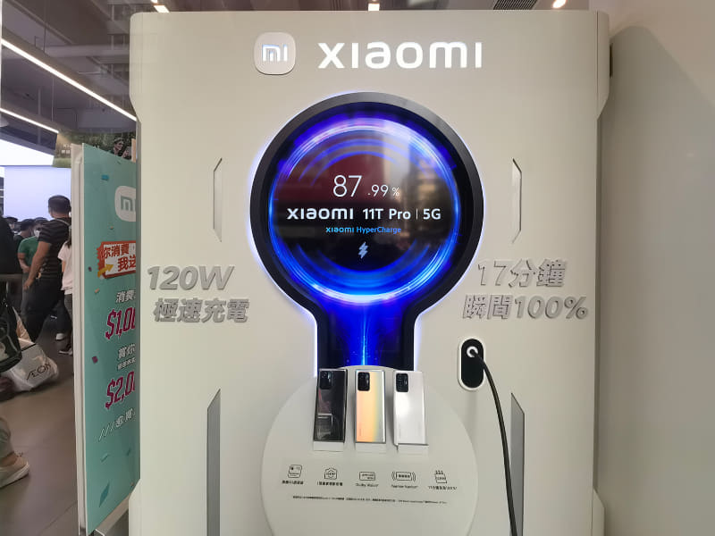 店舗でも120W高速充電を大きくアピール