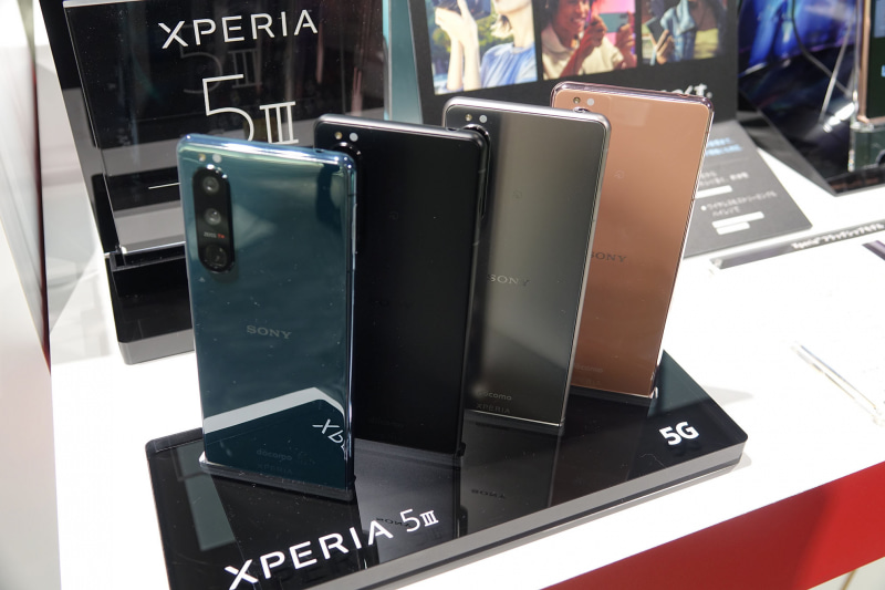 左からグリーン、フロストブラック、フロストシルバー、ピンク。フロストブラックとフロストシルバーは、日本国内モデル向けカラー