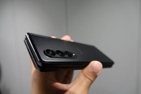Galaxy Z Fold3 5G」がドコモとauから本日6日発売 - ケータイ Watch