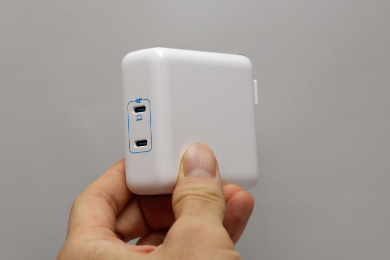 2ポート同時使用時は上が最大60W、下が最大40Wの出力となる