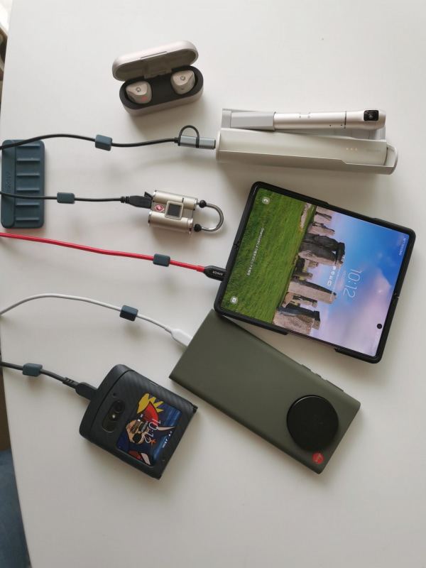 実際の使用時の姿。充電待ちが一つ