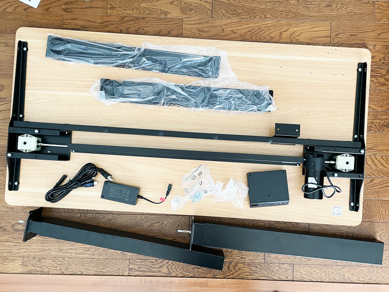 届いた状態の部品群。組み立てられるかと不安はありましたが……