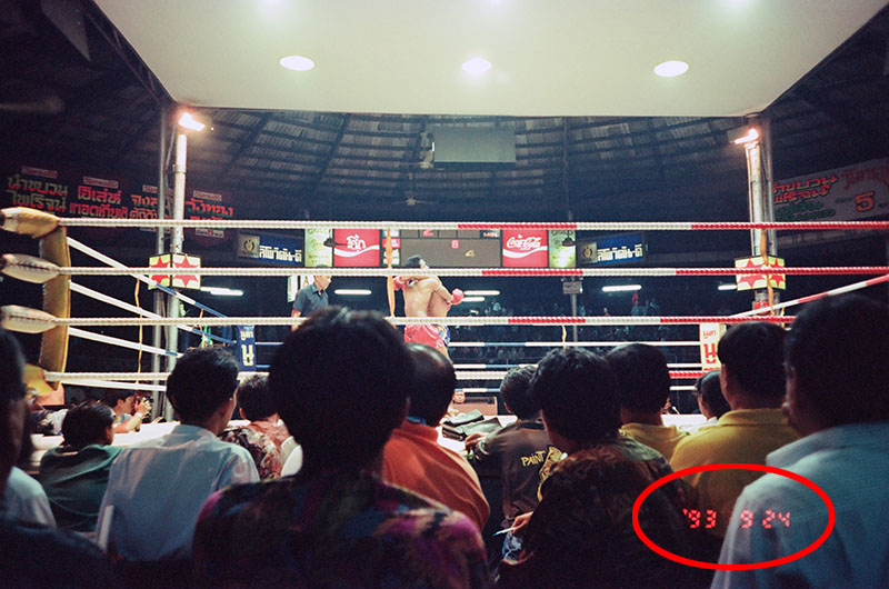 カメラのデート機能により写真に日付が入っている場合、スキャン画像のEXIFデータとして日付が付加される（節目スタンプ）。日付の写り方によりデータが付加されないこともある。