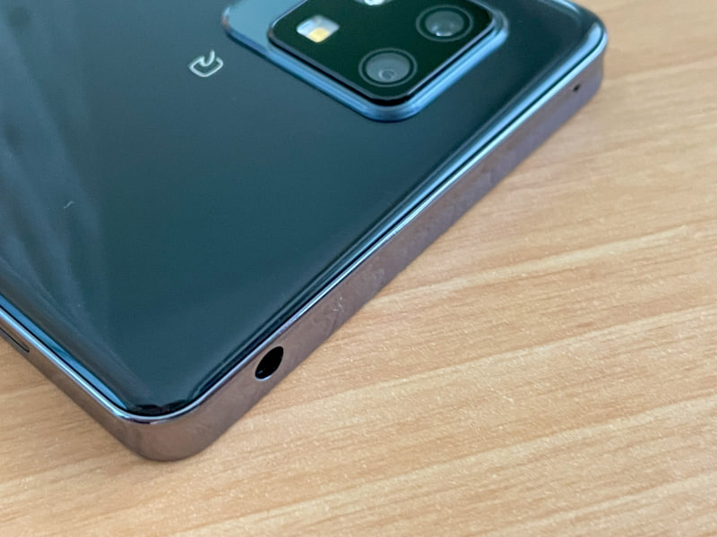 上側面、イヤホンジャック