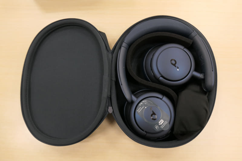 ヘッドホン収納時