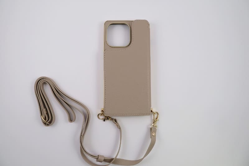 左から、グレイ、ブラック、ベージュ