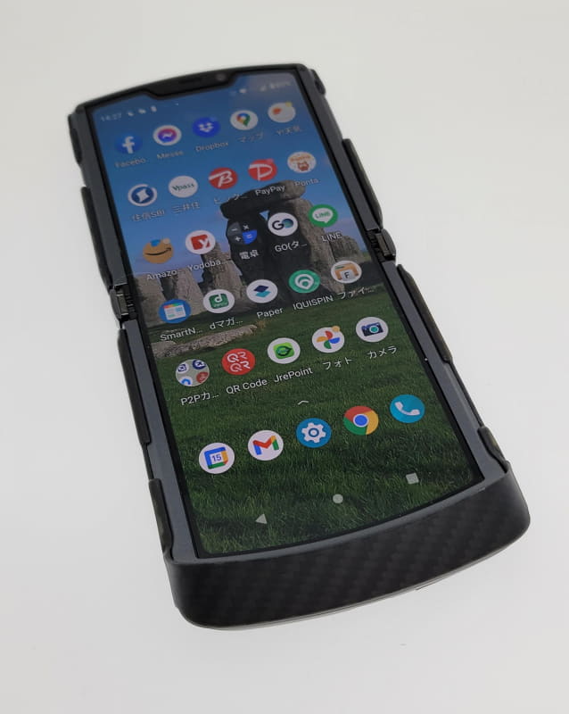 折り畳みを開いたときに下部のしゃくれ顎部分を完全カバー