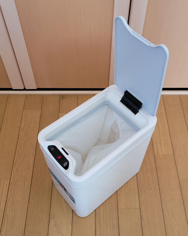 LED表示部中央の数字のカウントダウンがゼロになると蓋が自動的に閉まる