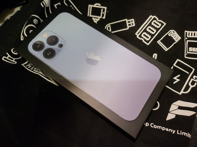 紆余曲折あり入手できたiPhone 13 Pro Max 1TBシエラブルー。1カ月かかった