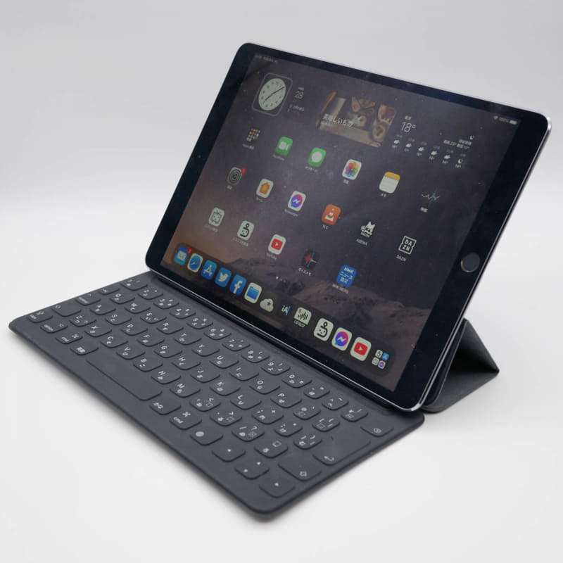 10.5インチのiPad ProとSmart Keyboard。ちょっと古いiPadだが、現行の10.2インチiPadと同じ大きさだ
