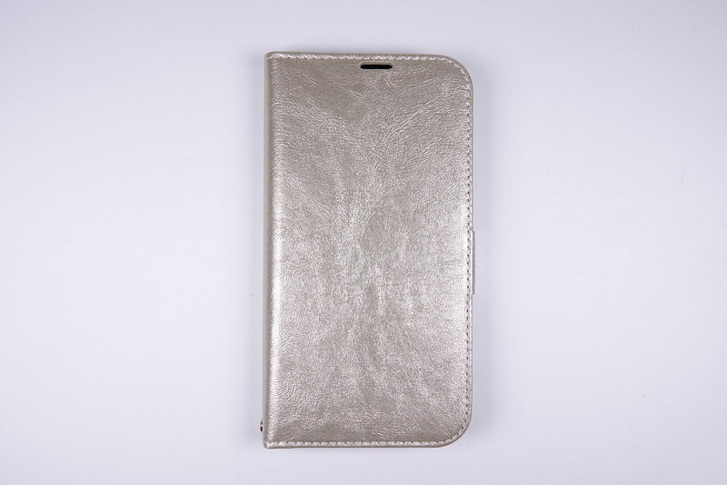 左から、ベージュ・ブラック・シルバー・ゴールド