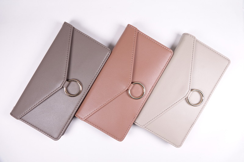 左から、モカ・ローズ・ベージュ