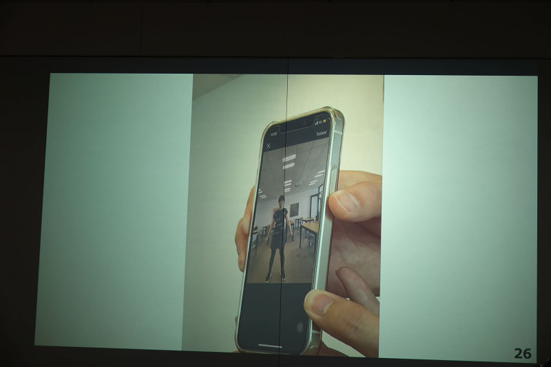 全身の撮影のようす（写真はソフトバンク担当者のもの）