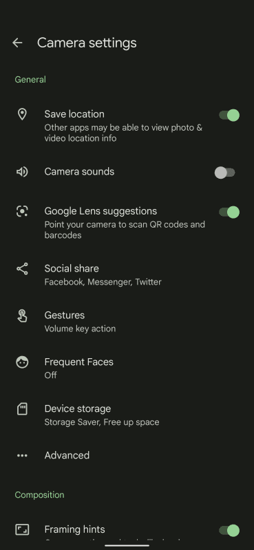 カメラの設定項目に「Camera sounds」というのがあり、筆者はこれをオフにしている