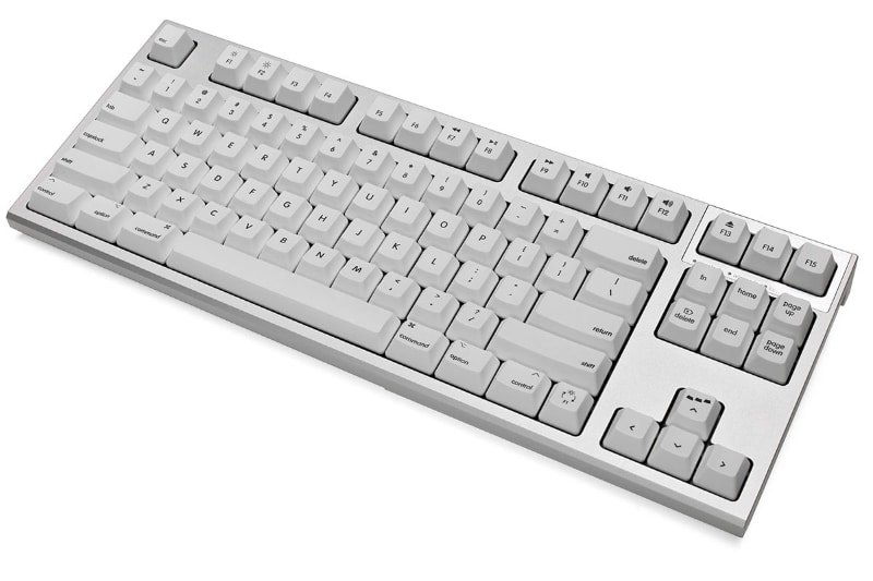 使用中の東プレ（Topre）「REALFORCE for Mac TKL」シリーズ。型番は「REALFORCE TKL SA for Mac / R2TLSA-US3M-WH」。まだ使い始めて2年程度だ