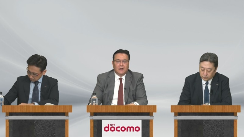 井伊社長（中央）