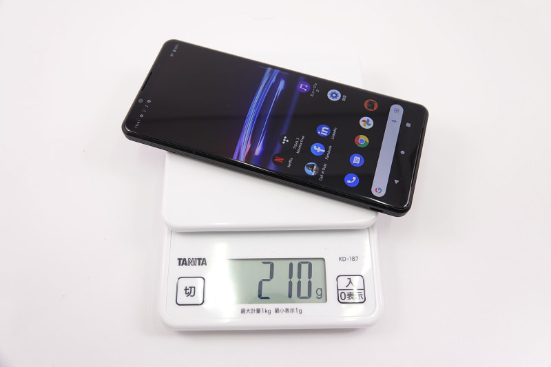 重さは実測値で210g