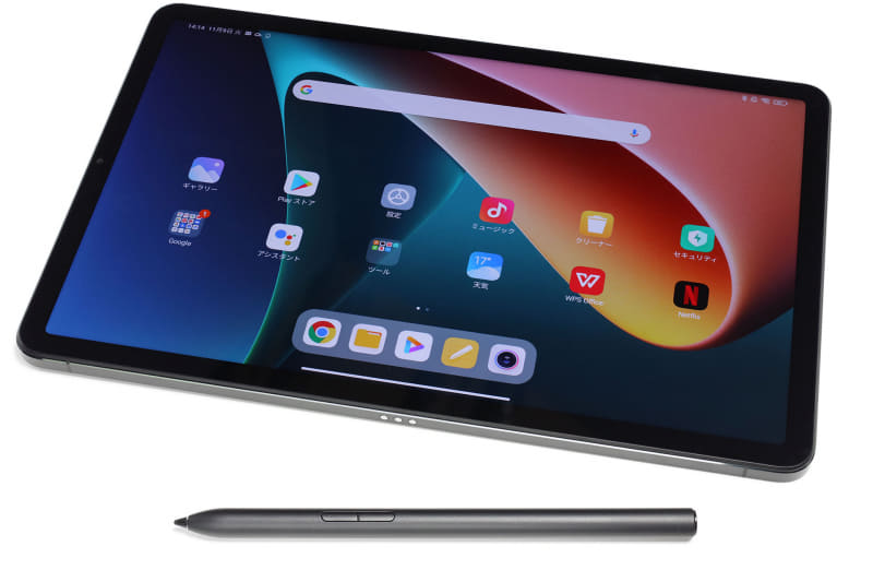 手前にあるのがXiaomi Smart Pen。2つのボタンを備えたデジタルペンだ