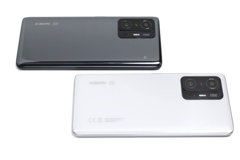 奥がXiaomi 11T Proで手前がXiaomi 11T