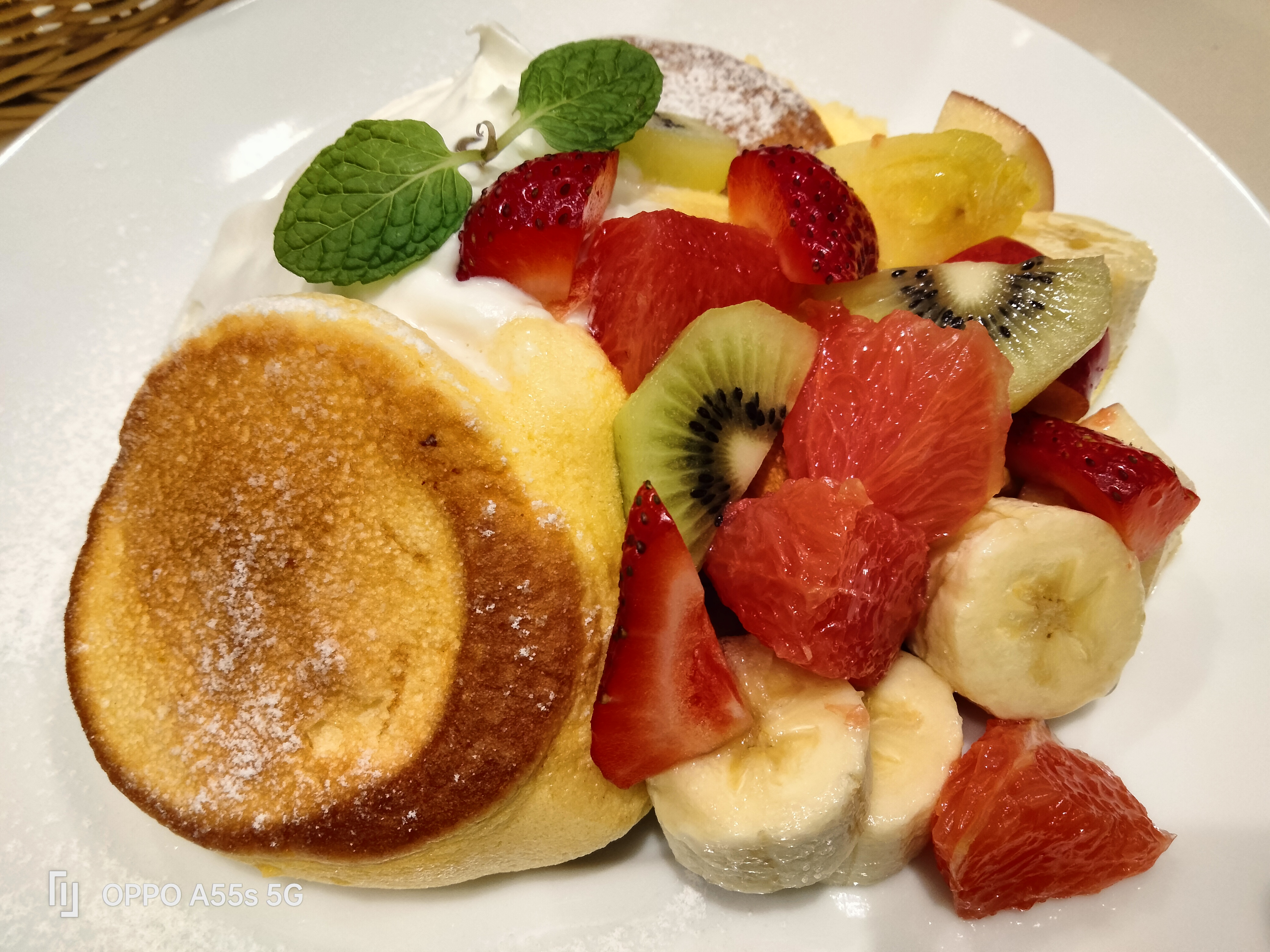 AIで料理と判定され色合いを自動で調整