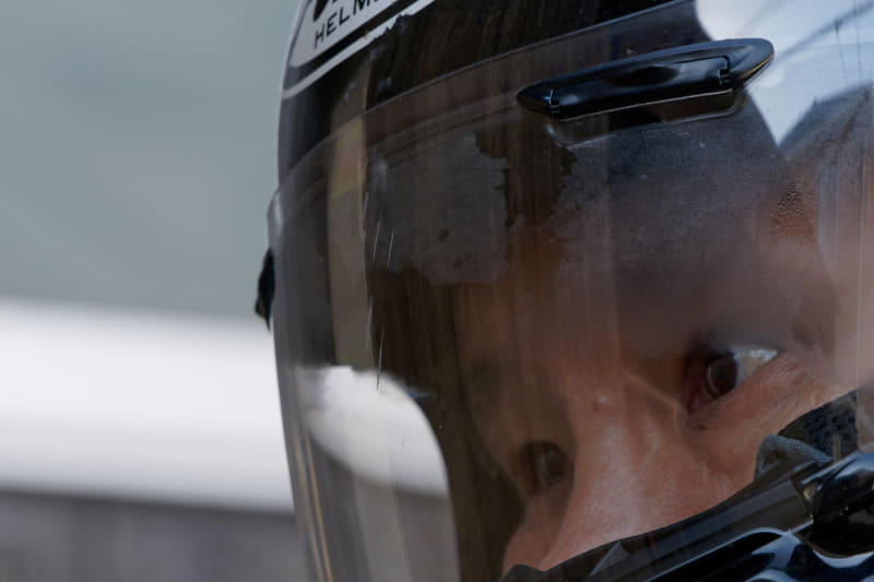 施工後、視界はしっかり確保。部分的に曇りは残ったが、水分の粒は大きめのようだ