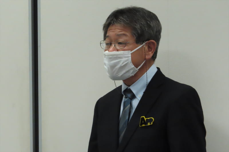 冒頭で挨拶する飯塚市 経済部 部長の長谷川司氏