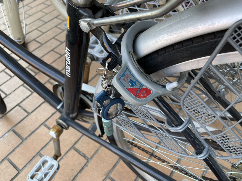 こんな感じで、後輪のロックに挿したままにしてしまった
