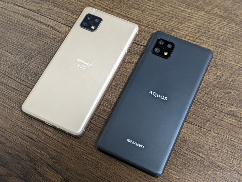 左がsense5G（ドコモ版）、右がsense6（SIMフリー版）