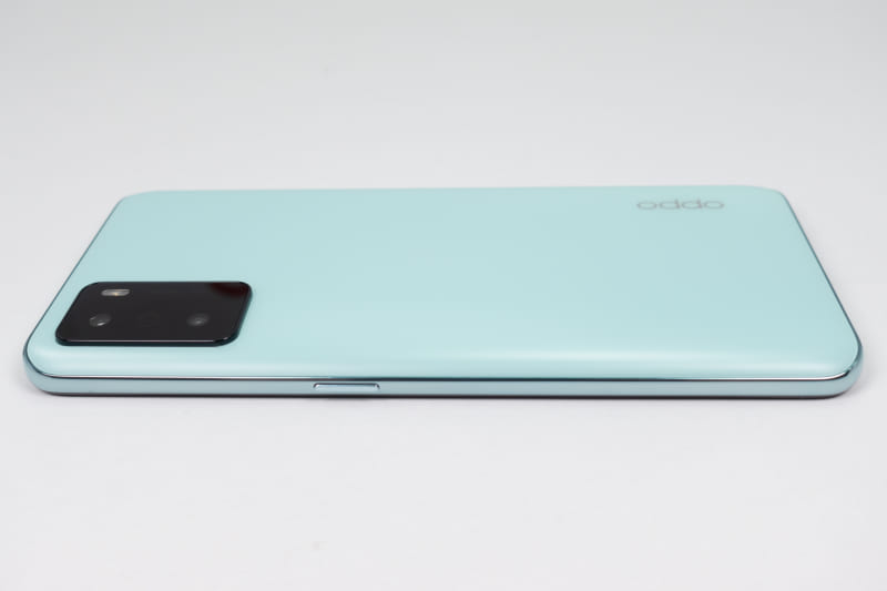 左側面、電源ボタン