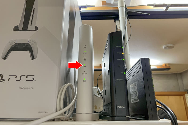 ホームゲートウェイAterm BL1000HWはWi-Fi機能を備えるが、その機能をオンにするためにはネット上で申し込みが必要。申し込むと間もなく「無線」ランプが点灯してWi-Fiが（有料で）使えるようになる（点灯しない場合はクイック設定Webなどからホームゲートウェイの再起動をするといいかも）。