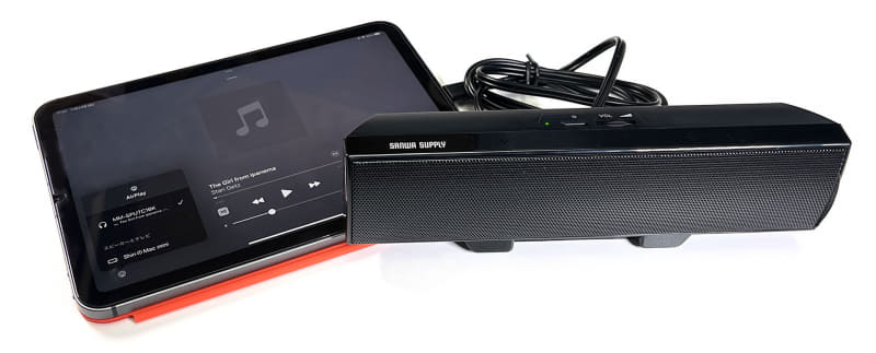 なんの準備も不要で、USB-CサウンドバーをiPad mini 6につないだだけで使えるようになった。接続後、スピーカーから接続完了を知らせる短いサウンドが流れる。なお、Lightningアダプター経由でiPhoneにつないでみたが無反応で使用不能であった。