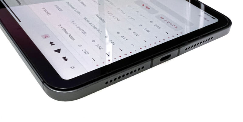iPad mini 6の短辺両側にあるスピーカーは、「このサイズでこんな音が？」という感じの高音質。ちょっと音楽を鑑賞したいときにもツカエる。
