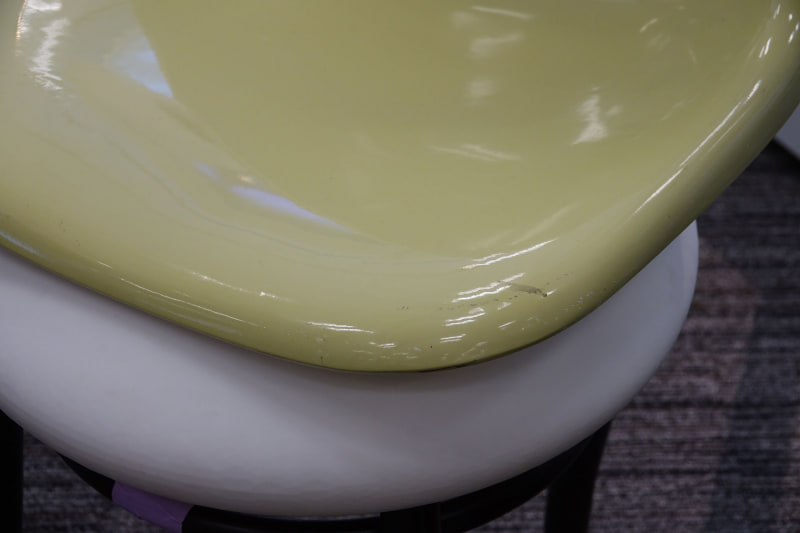 本体の傷（中央）が3Dモデル（右）でも表現されている