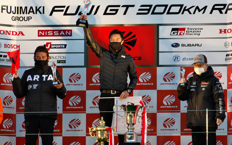 監督表彰式。中央が伊藤大輔監督