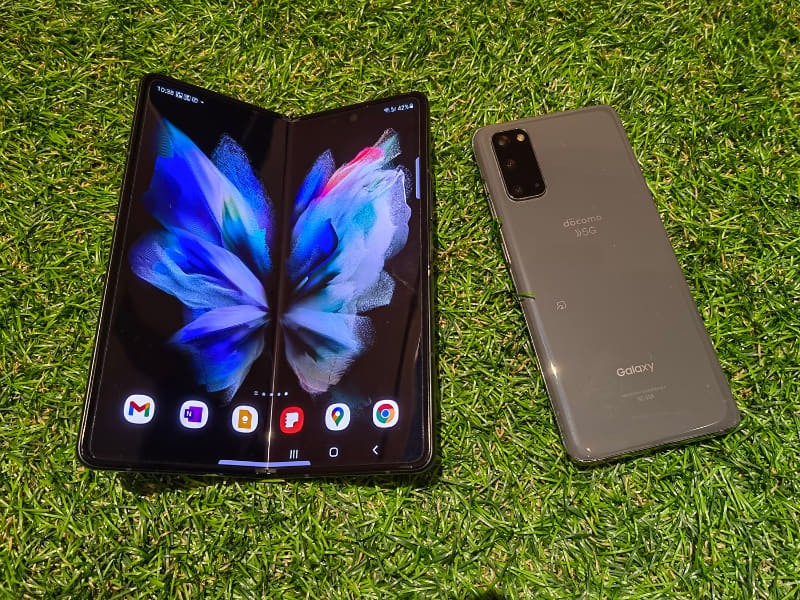 メインスマホのGalaxy Z Fold3 5Gと、日本用スマホのGalaxy S20 5G