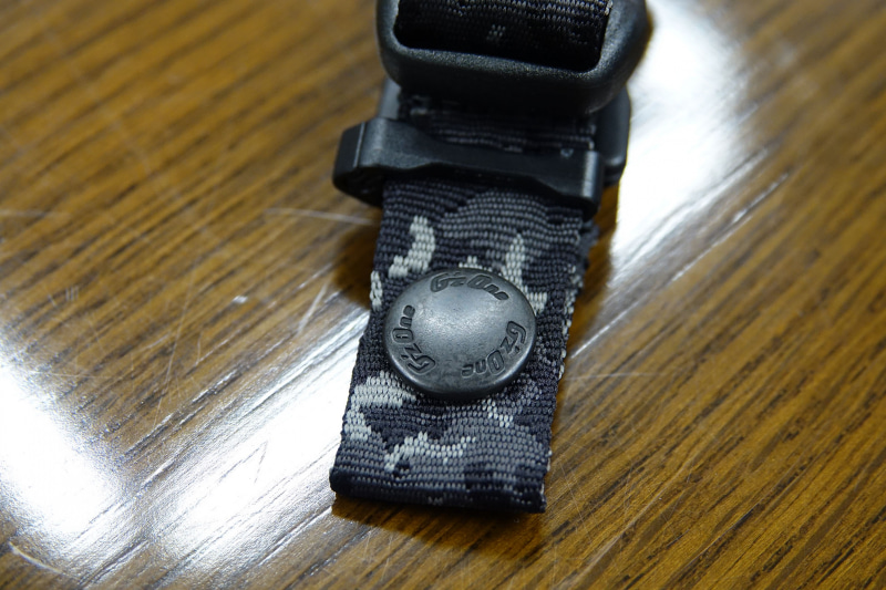 細かい部分にも「G’zOne」のロゴがあしらわれている