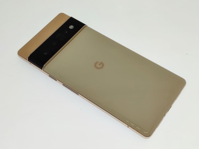 Pixel 6 Proもそうだが最近のスマホの背面は美し過ぎてケースやカバー無しに交通系改札機にタッチしずらい