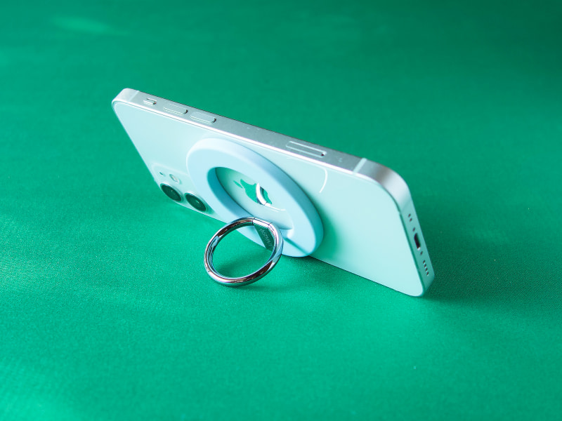 立てて置けばスタンド代わりにもなります