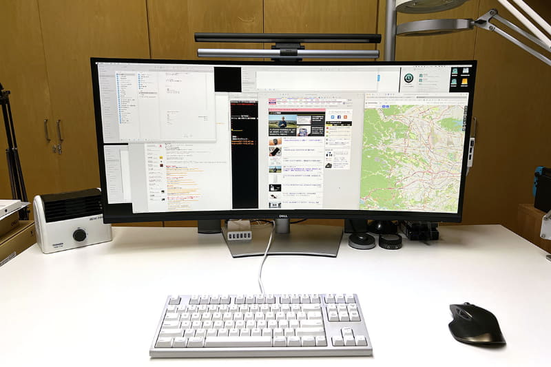 ディスプレイのDell「U4021QW」は40インチ曲面ワイドで、解像度は5120×2160ピクセル。