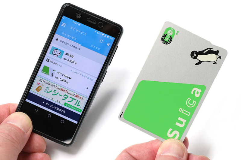 ほぼカードサイズのAndroidスマートフォンRakuten Miniをおサイフケータイ専用端末として使っている。SuicaにEdyにnanacoにWAON、全種類インストールしている。