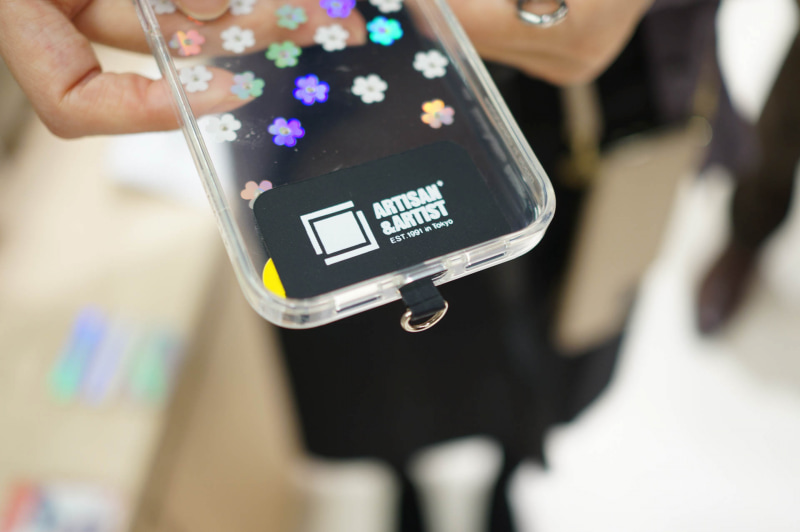 "Smart" POP Strap。クリアケースだと見えてしまうのでちょっと不向きかも